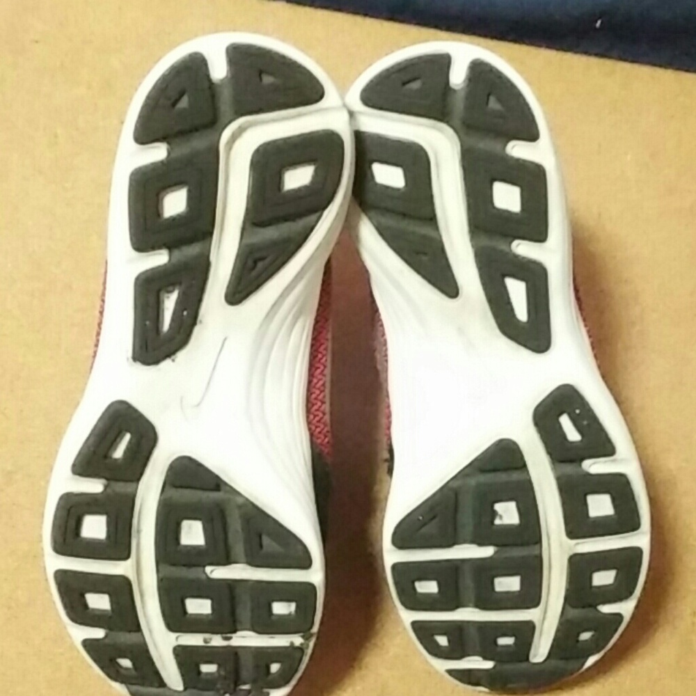 Nike - Picture 2 of 4